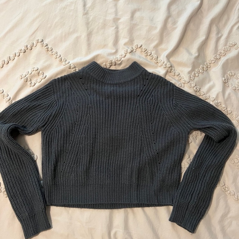 Kendall and Kylie size S crop sweater‎